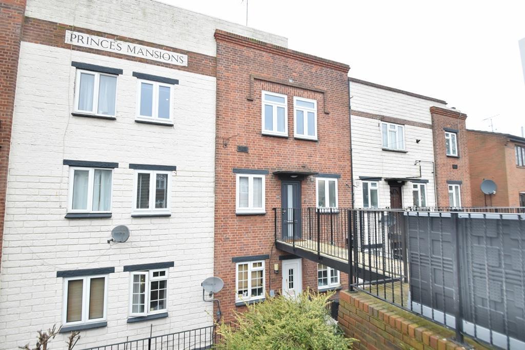 3 bed Apartment for rent in Uxbridge. From Coopers - Uxbridge