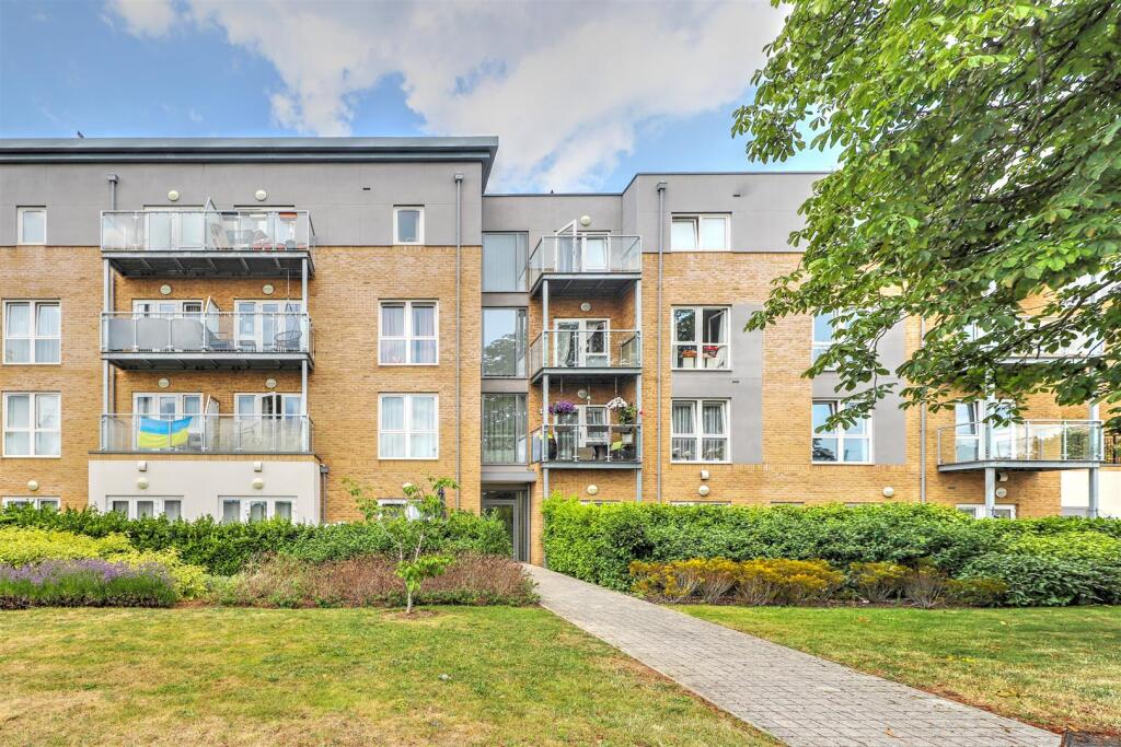 2 bed Apartment for rent in West Drayton. From Coopers - Uxbridge