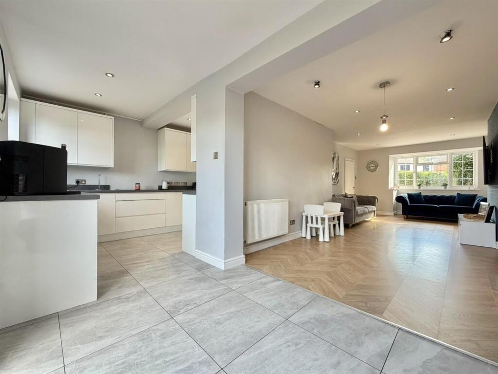 3 bed Semi Detached for rent in West Drayton. From Coopers - Uxbridge
