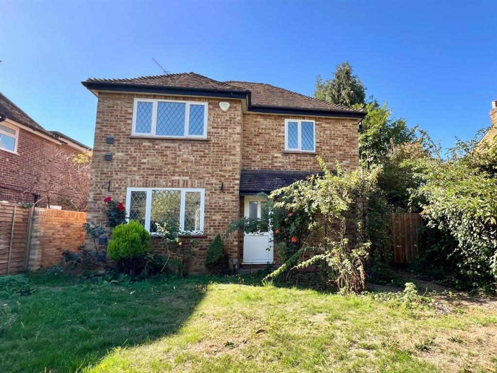 3 bed Detached for rent in West Drayton. From Coopers - Uxbridge