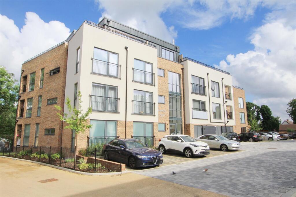 1 bed Penthouse for rent in Uxbridge. From Coopers - Uxbridge