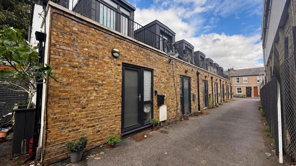 1 bed End of Terrace for rent in Uxbridge. From Coopers - Uxbridge 1 bed End of Terrace for rent in Uxbridge. From Coopers - Uxbridge