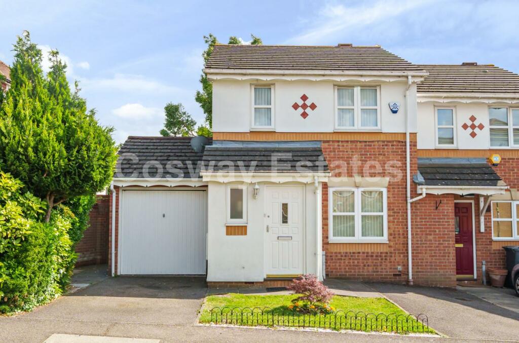3 bed Detached House for rent in Hendon. From Cosway Estates - Mill Hill