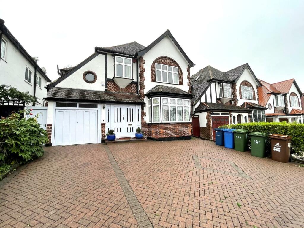 5 bed Detached House for rent in Stanmore. From Cosway Estates - Mill Hill