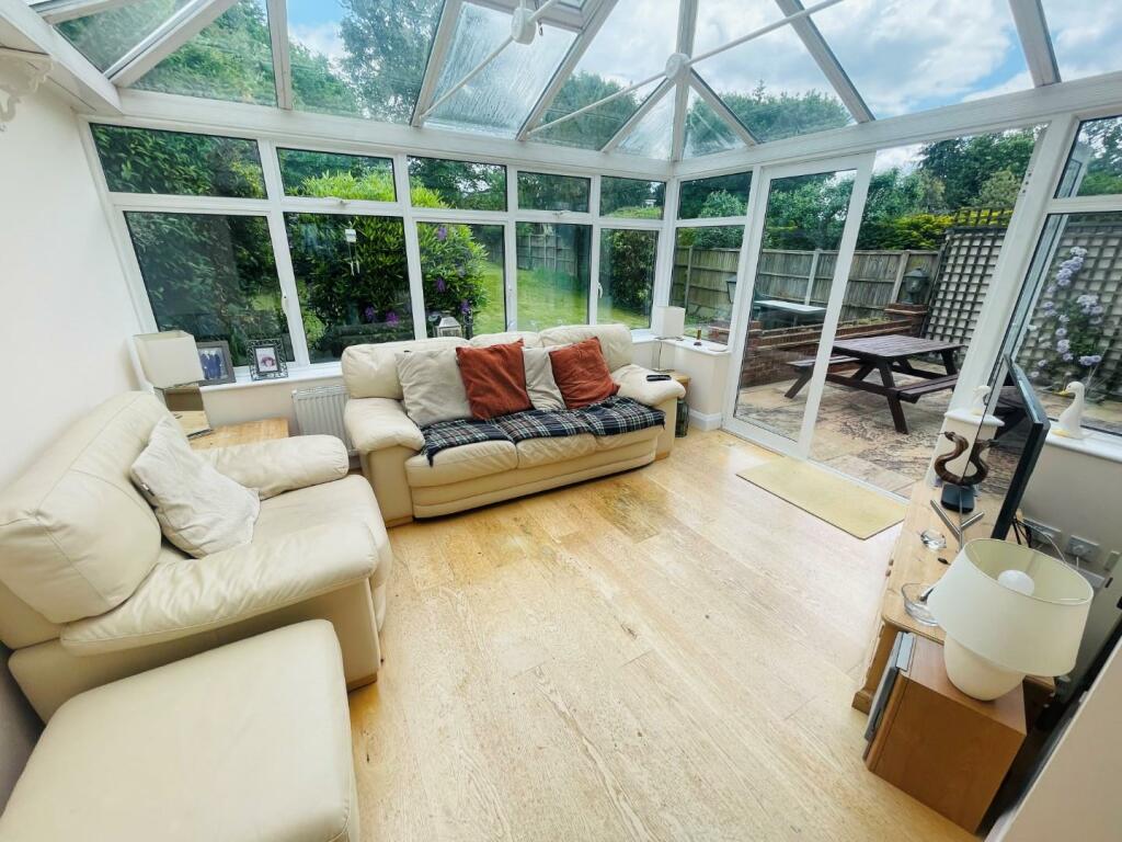5 bed Detached House for rent in Arkley. From Cosway Estates - Mill Hill