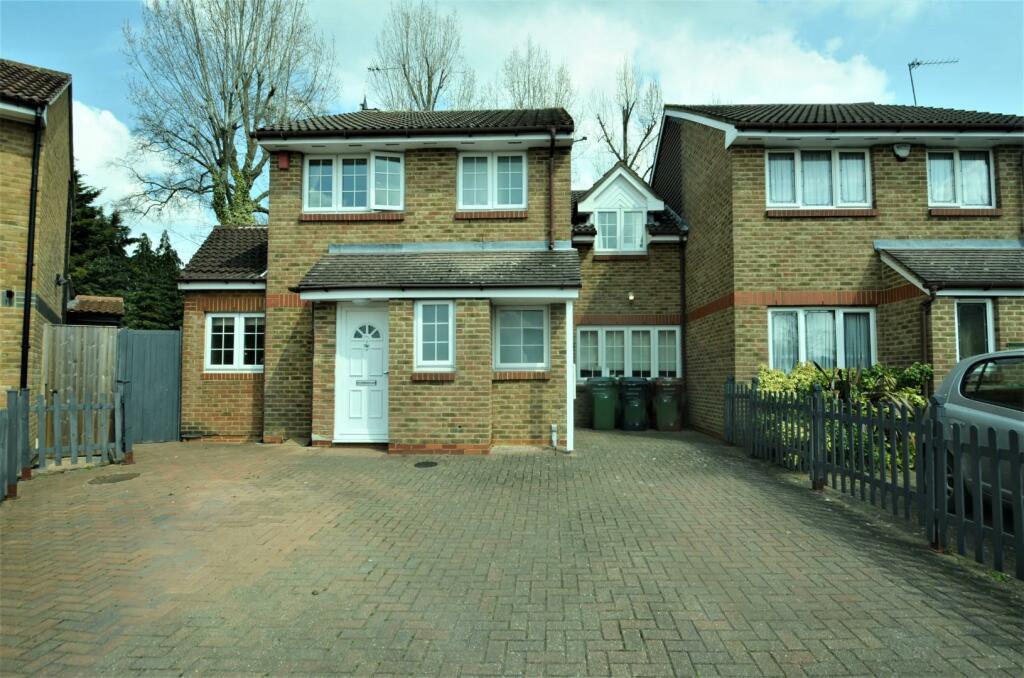 4 bed Semi-Detached House for rent in Borehamwood. From Cosway Estates - Mill Hill