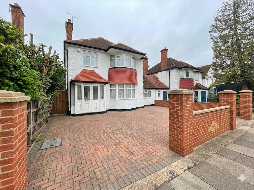 4 bed Detached for rent in Stanmore. From Cosway Estates - Mill Hill