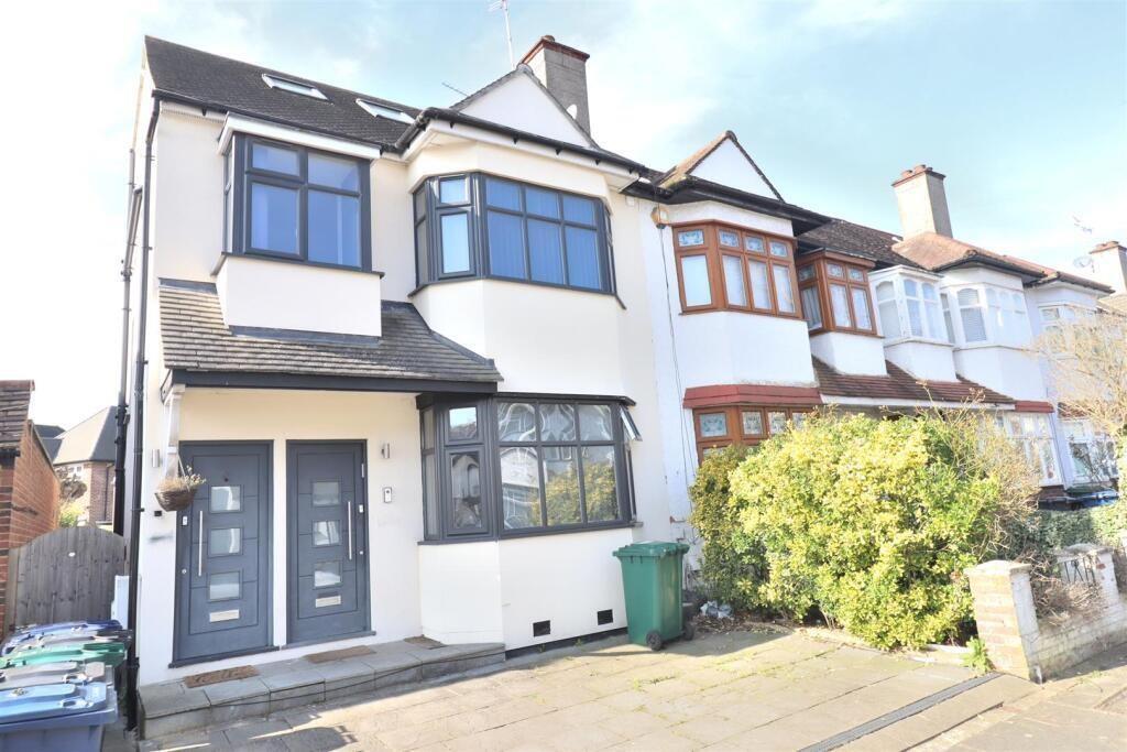 2 bed 1st Floor Flat for rent in Arkley. From Cosway Estates - Mill Hill
