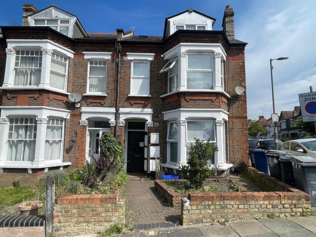 4 bed 1st Floor Flat for rent in Finchley. From Cosway Estates - Mill Hill 4 bed 1st Floor Flat for rent in Finchley. From Cosway Estates - Mill Hill