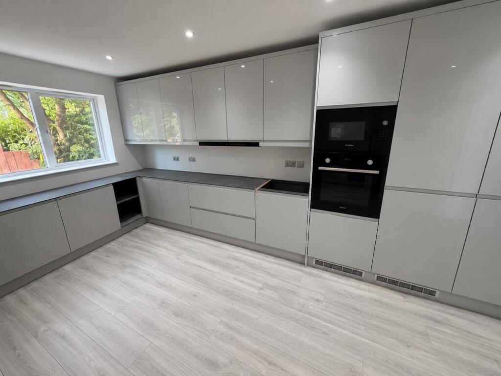 6 bed Semi Detached for rent in Arkley. From Cosway Estates - Mill Hill