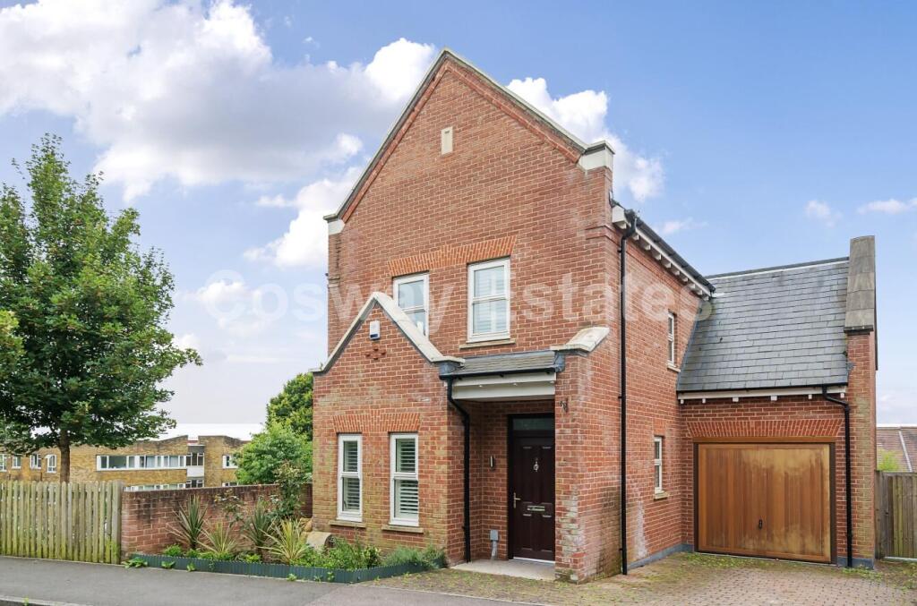 4 bed Detached for rent in Finchley. From Cosway Estates - Mill Hill 4 bed Detached for rent in Finchley. From Cosway Estates - Mill Hill