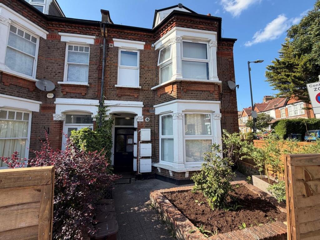 2 bed 1st Floor Flat for rent in Finchley. From Cosway Estates - Mill Hill
