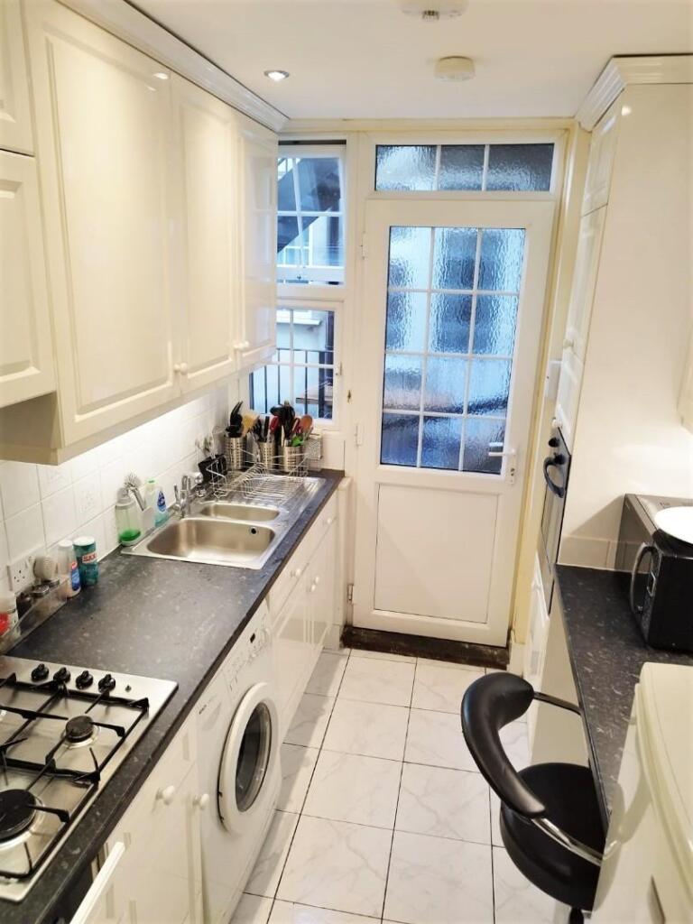 2 bed 1st Floor Flat for rent in Hendon. From Cosway Estates - Mill Hill