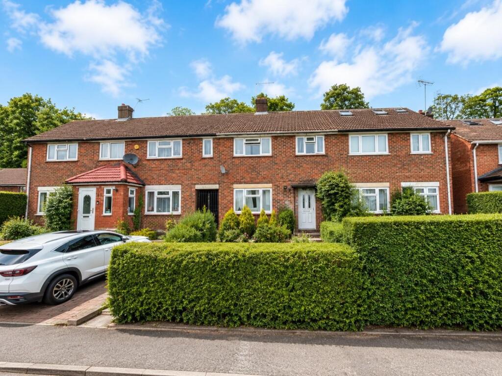 3 bed Mid Terraced House for rent in Arkley. From Cosway Estates - Mill Hill