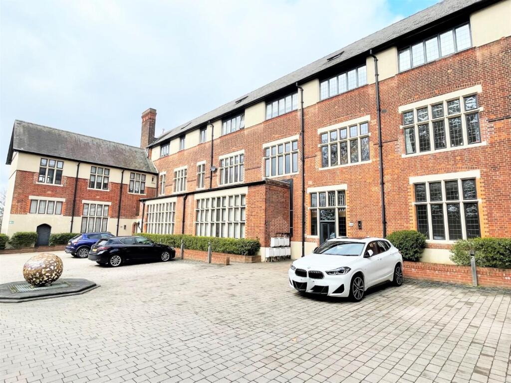 3 bed Apartment for rent in Finchley. From Cosway Estates - Mill Hill