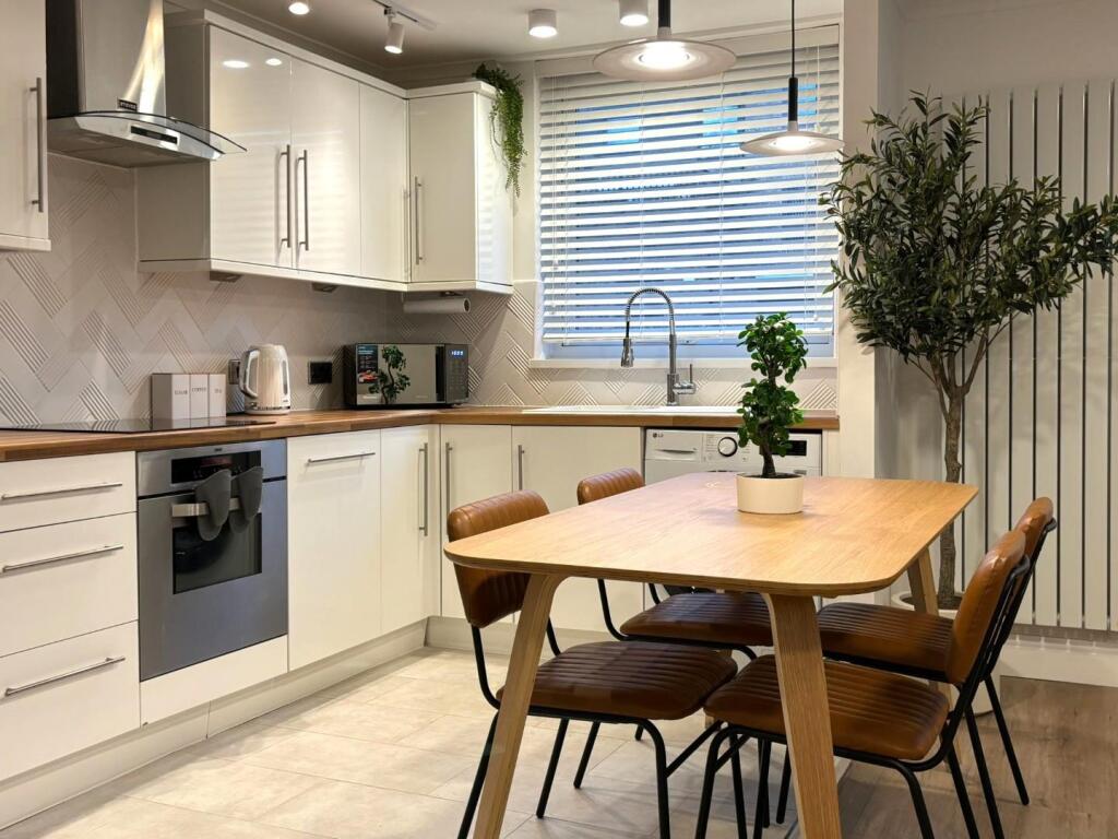 1 bed 1st Floor Flat for rent in Camden Town. From Cosway Estates - Mill Hill
