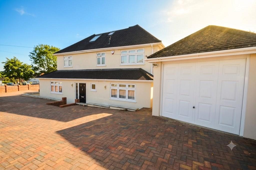 5 bed Semi Detached for rent in Finchley. From Cosway Estates - Mill Hill 5 bed Semi Detached for rent in Finchley. From Cosway Estates - Mill Hill