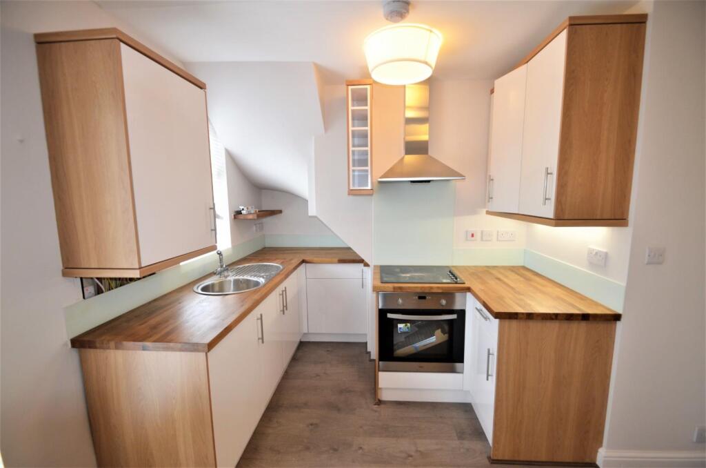 3 bed 1st Floor Flat for rent in Arkley. From Cosway Estates - Mill Hill
