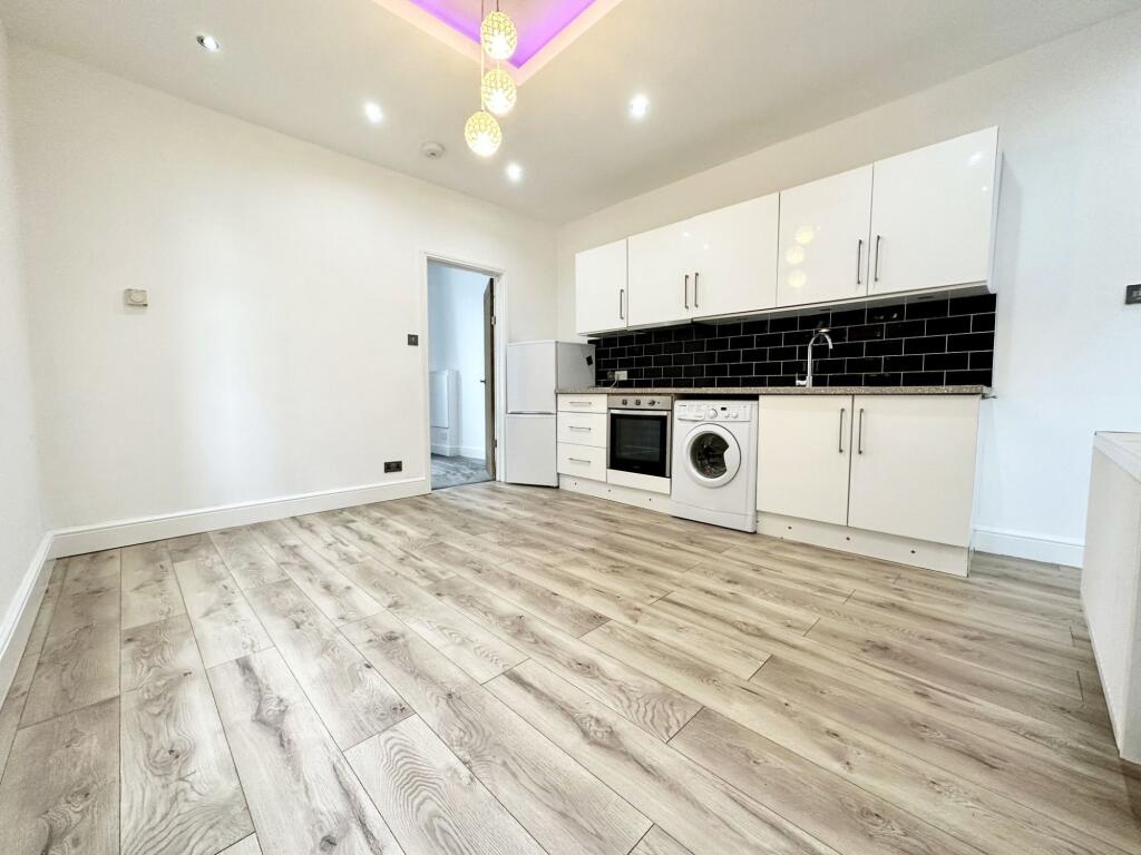 2 bed House (unspecified) for rent in Bournemouth. From Athertons Estate & Letting Agents - Bournemouth