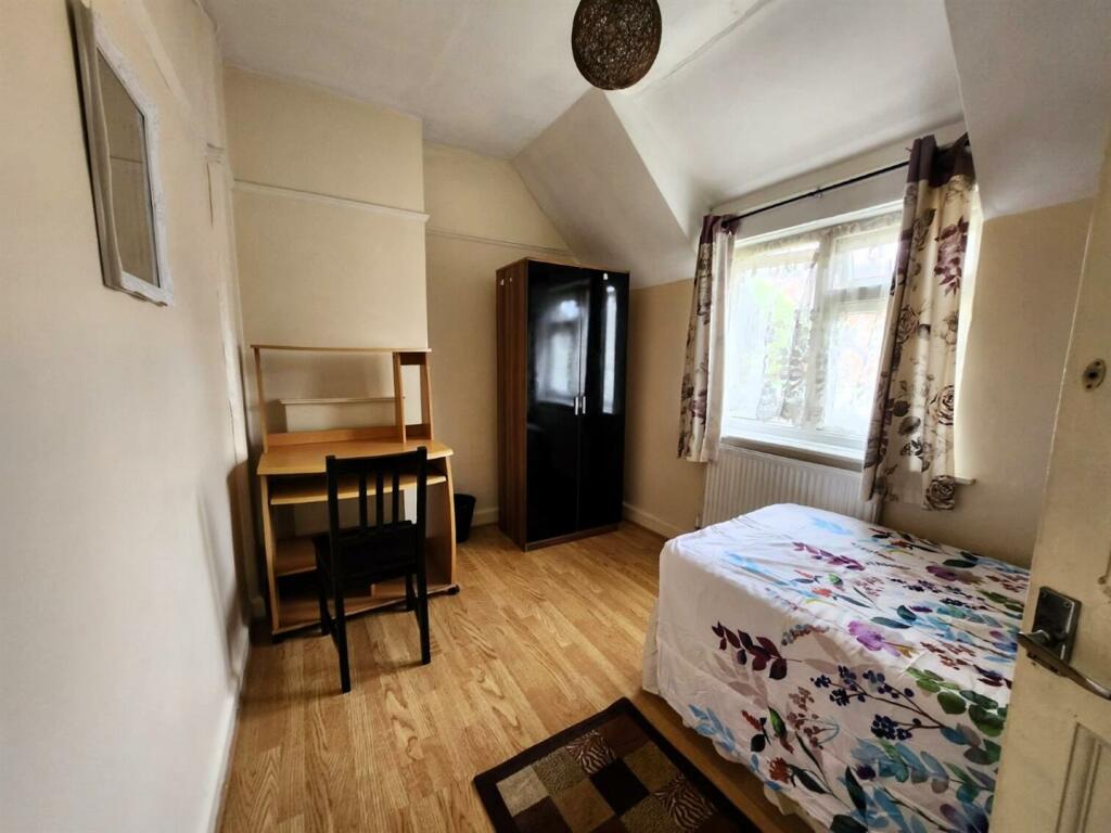 1 bed Room for rent in Wood Green. From Coultons - North Chingford