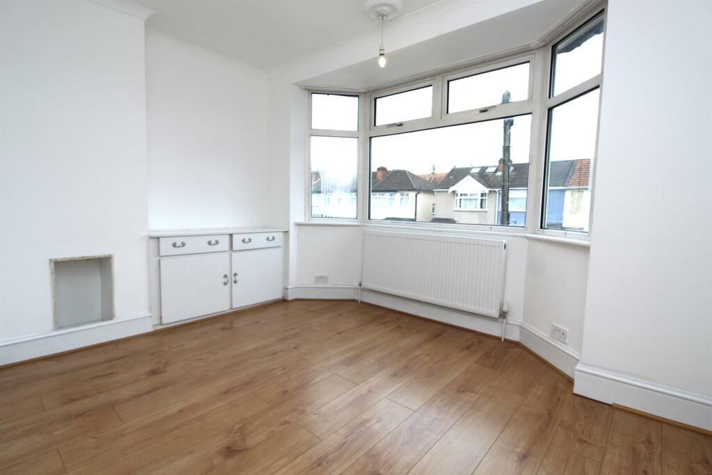 3 bed Mid Terraced House for rent in Waltham Cross. From Coultons - North Chingford