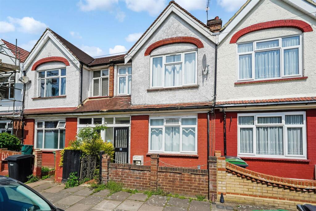 4 bed Mid Terraced House for rent in Wood Green. From Coultons - North Chingford