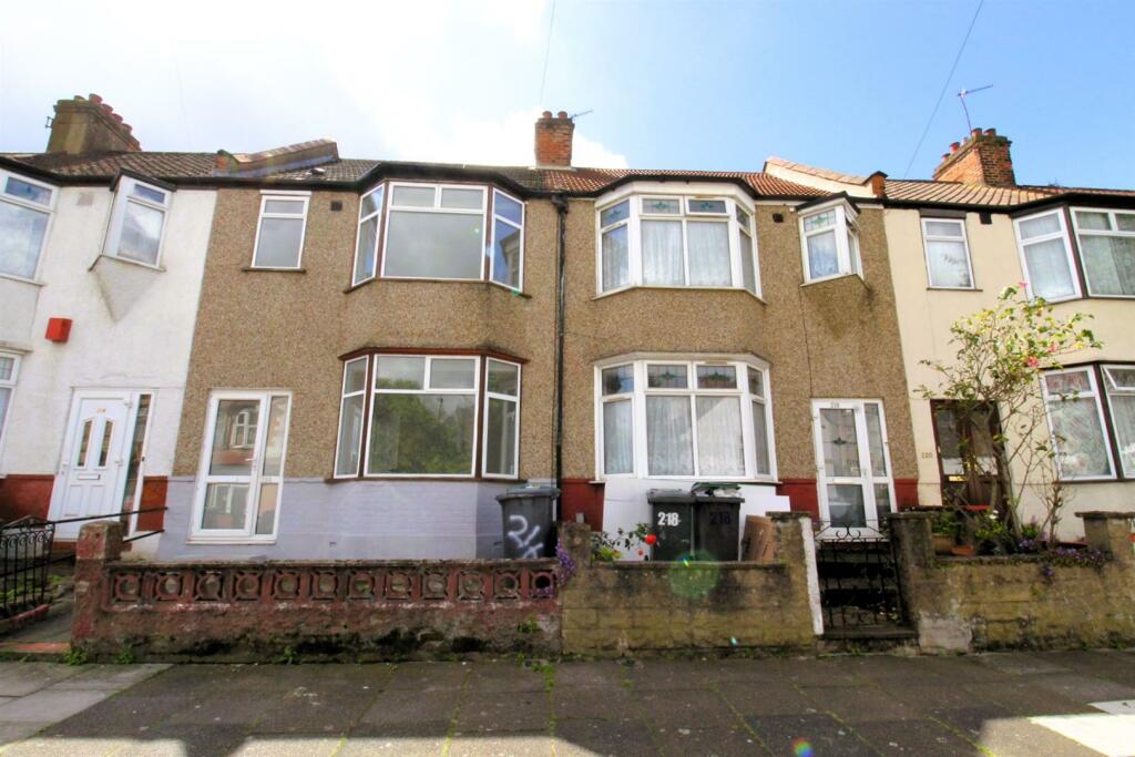 3 bed Mid Terraced House for rent in Tottenham. From Coultons - North Chingford