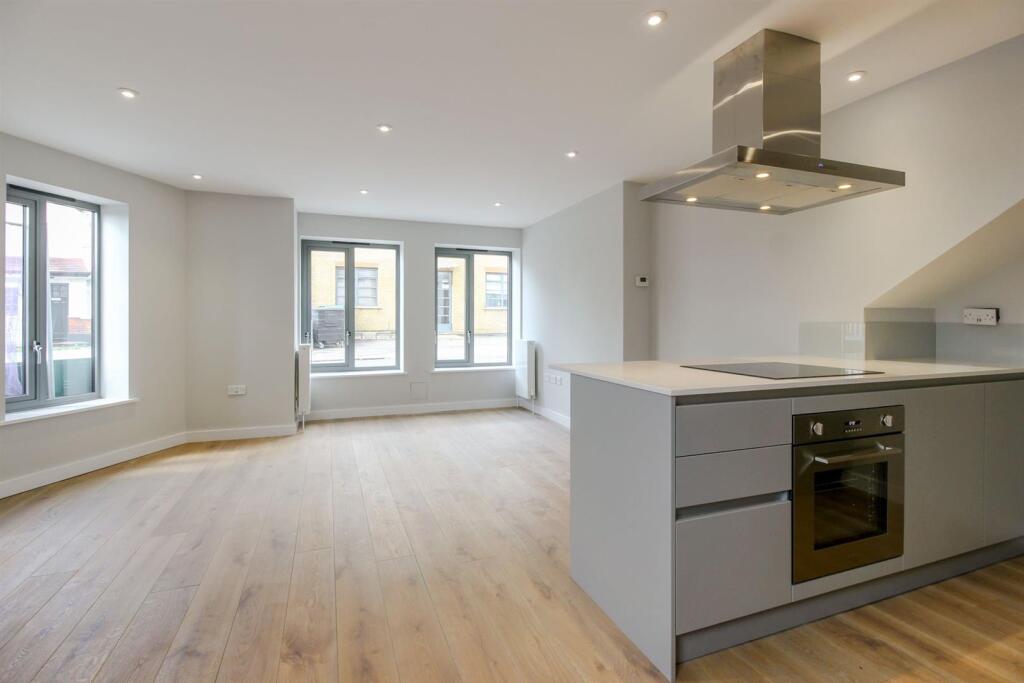 1 bed Apartment for rent in Chingford. From Coultons - North Chingford