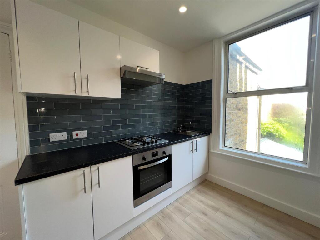 2 bed Apartment for rent in Hornsey. From Coultons - North Chingford