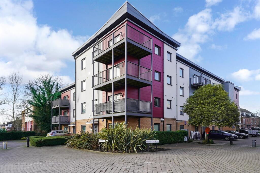 2 bed Apartment for rent in Chingford. From Coultons - North Chingford