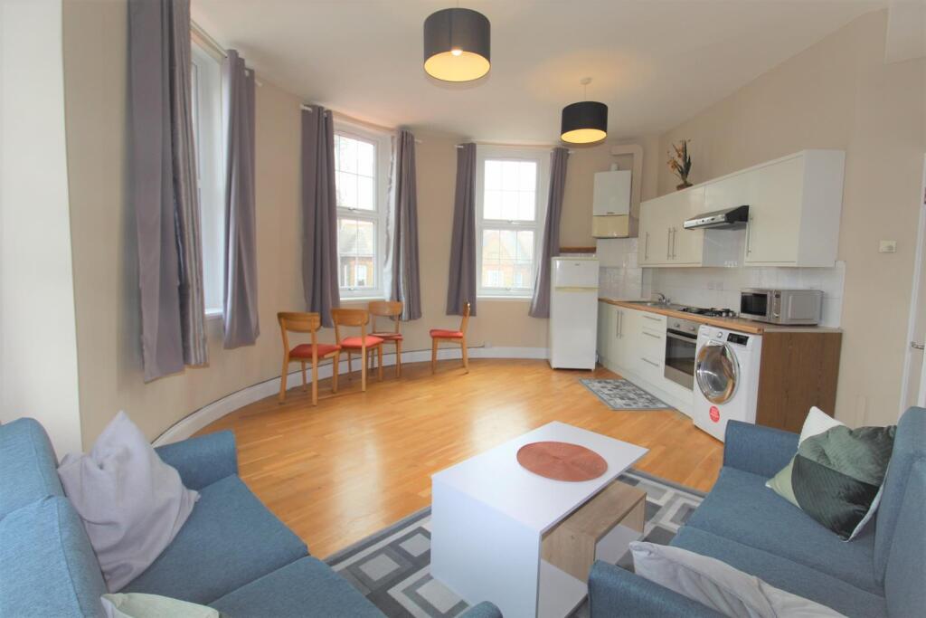 2 bed Apartment for rent in Wood Green. From Coultons - North Chingford