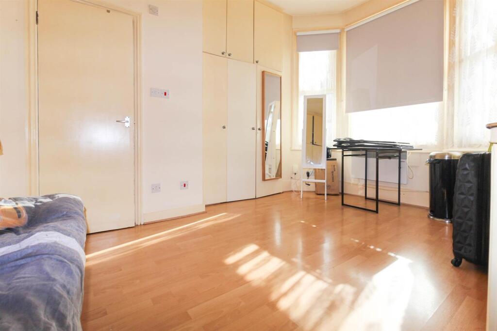 4 bed Studio for rent in Tottenham. From Coultons - North Chingford