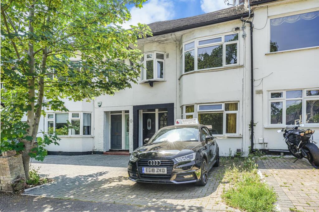 2 bed Apartment for rent in Chingford. From Coultons - North Chingford