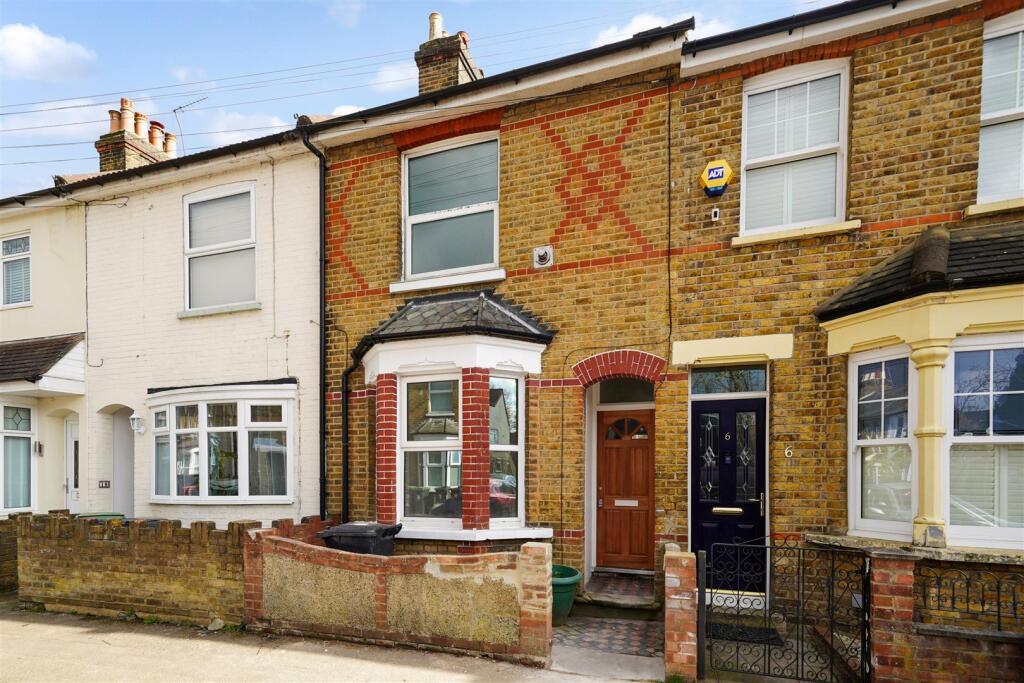 2 bed Mid Terraced House for rent in Waltham Abbey. From Coultons - North Chingford