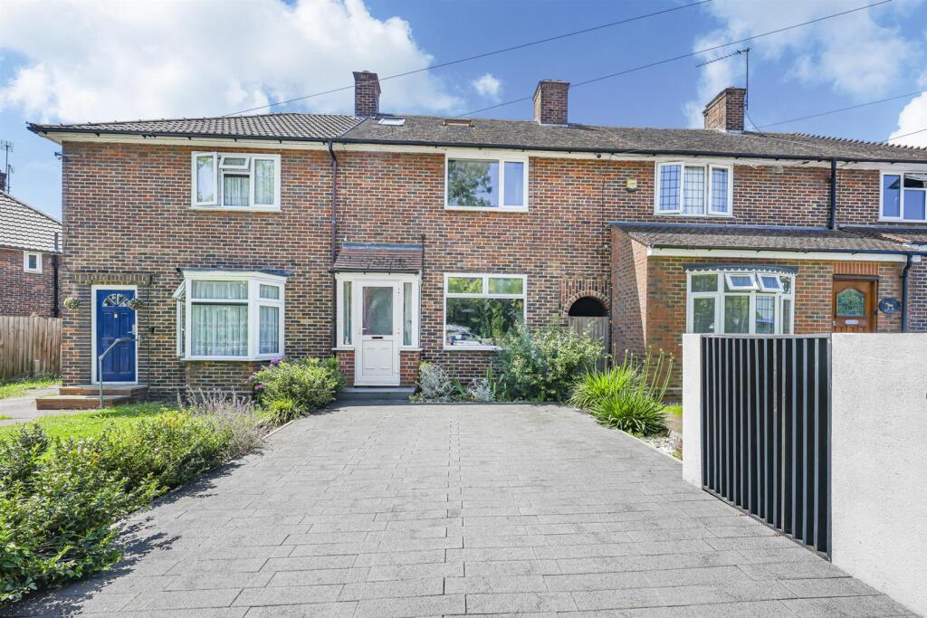 3 bed Mid Terraced House for rent in Chingford. From Coultons - North Chingford