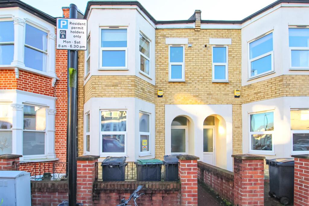 3 bed Semi Detached for rent in Hornsey. From Coultons - North Chingford
