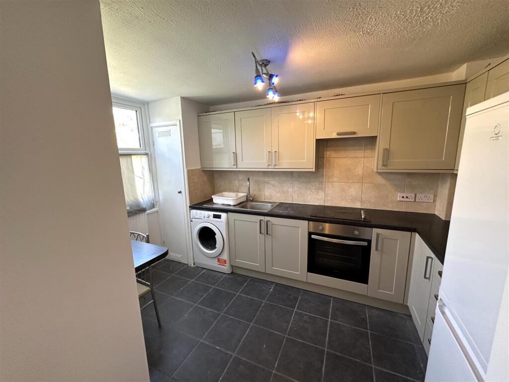 3 bed Mid Terraced House for rent in Wood Green. From Coultons - North Chingford