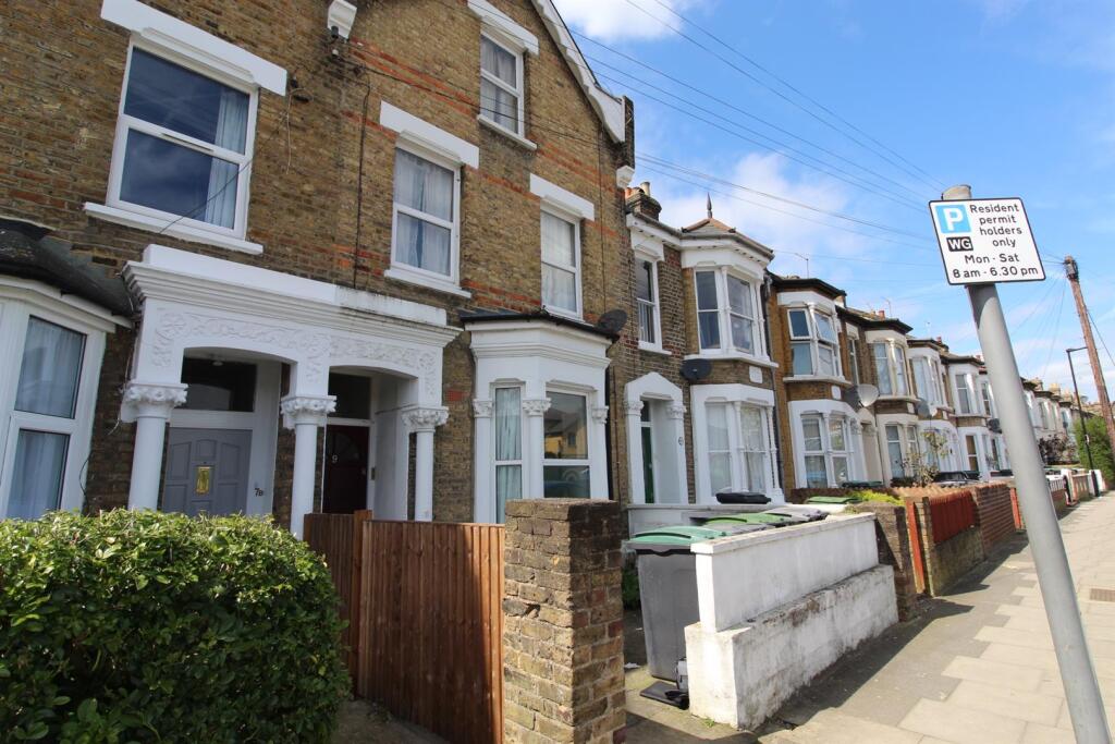 2 bed Apartment for rent in Tottenham. From Coultons - North Chingford