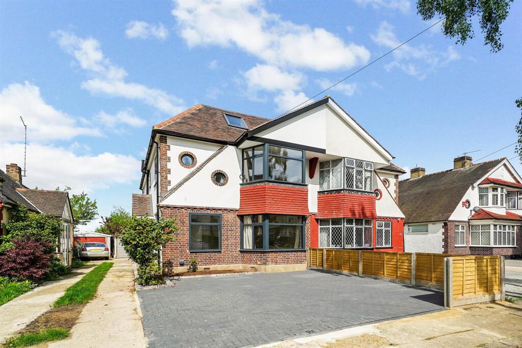 5 bed Semi Detached for rent in Chingford. From Coultons - North Chingford 5 bed Semi Detached for rent in Chingford. From Coultons - North Chingford