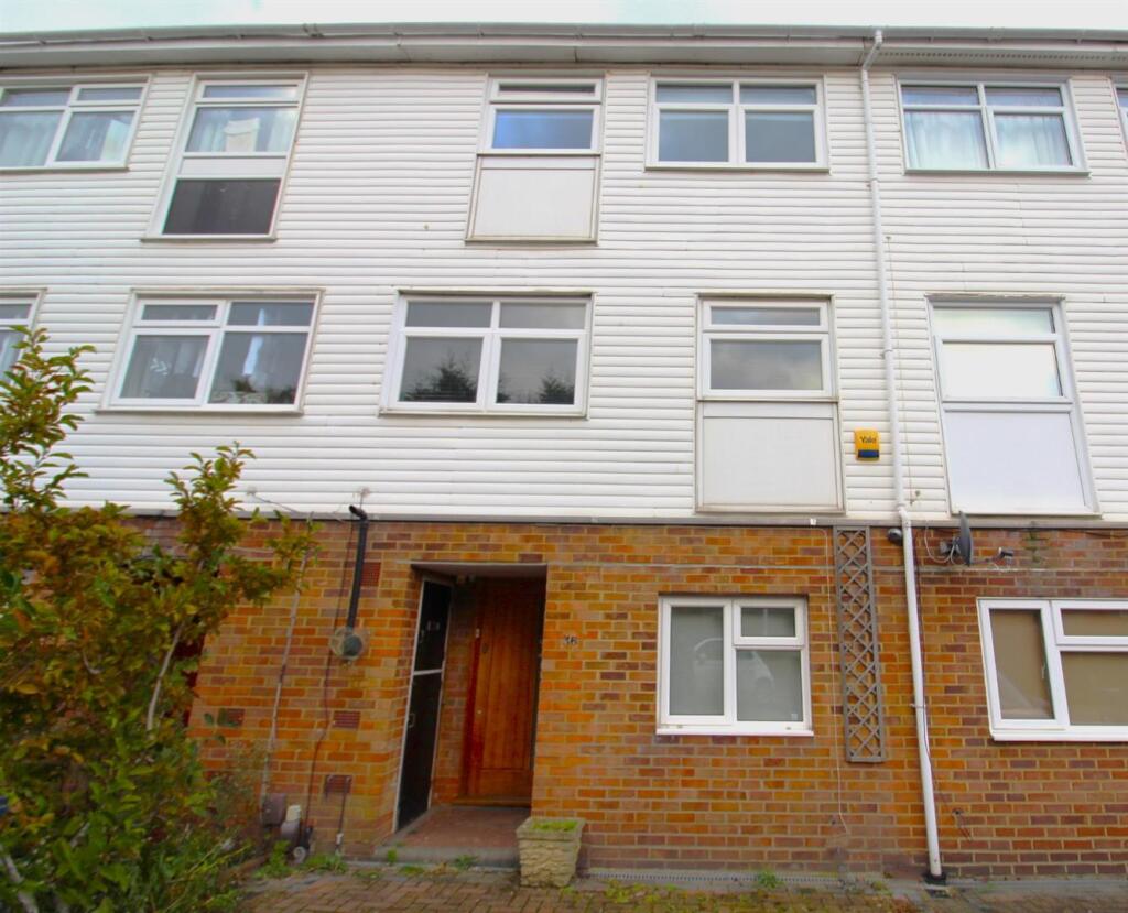 4 bed Town House for rent in Woodford. From Coultons - North Chingford