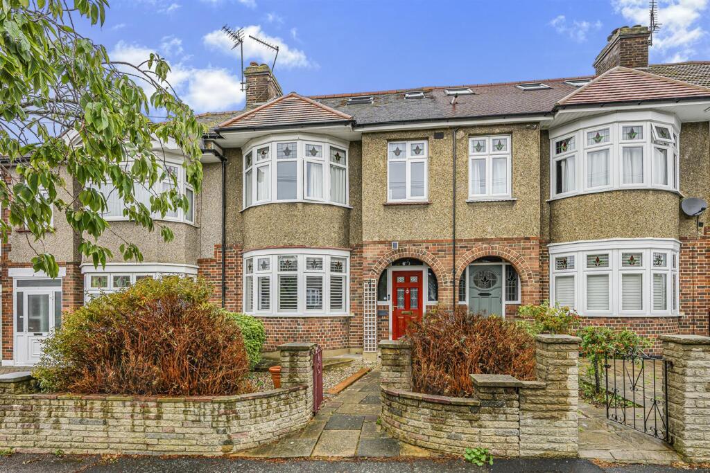 4 bed Mid Terraced House for rent in Chingford. From Coultons - North Chingford 4 bed Mid Terraced House for rent in Chingford. From Coultons - North Chingford