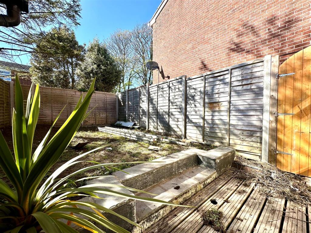 2 bed End of Terrace for rent in Peacehaven. From Avard Estate Agents - Brighton