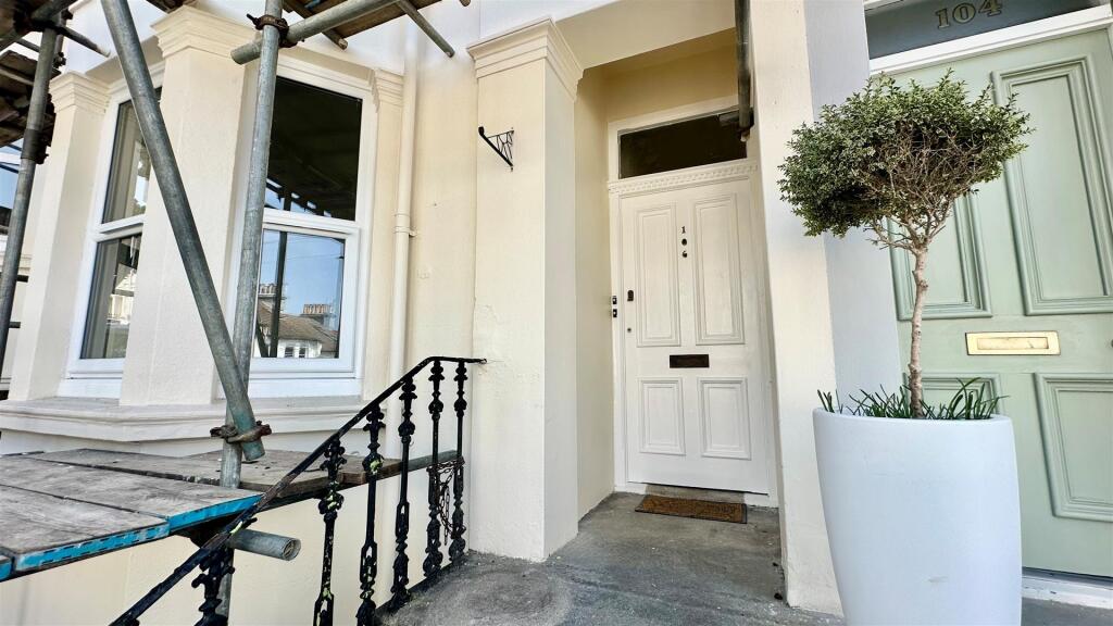 1 bed 1st Floor Flat for rent in Brighton and Hove. From Avard Estate Agents - Brighton