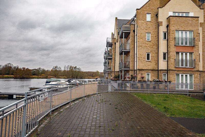 3 bed 1st Floor Flat for rent in St Neots. From Award Property - Cambridge