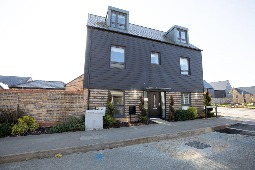 5 bed Detached for rent in . From Award Property - Cambridge