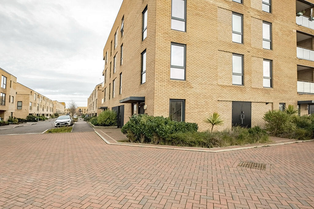 2 bed 1st Floor Flat for rent in Great Shelford. From Award Property - Cambridge