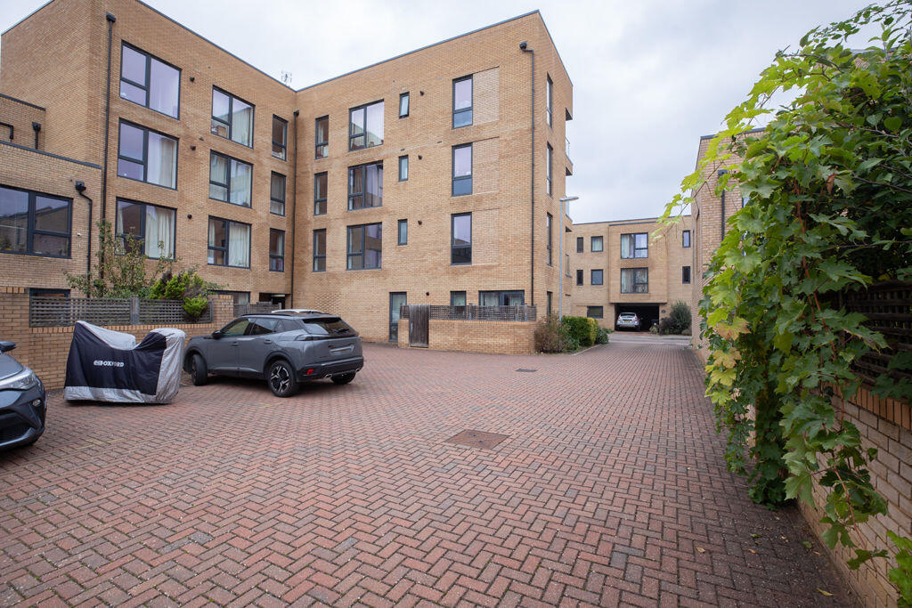 2 bed 1st Floor Flat for rent in Cambridge. From Award Property - Cambridge