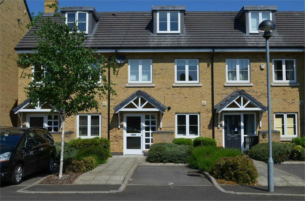 3 bed Town House for rent in Royston. From Country Properties - Royston