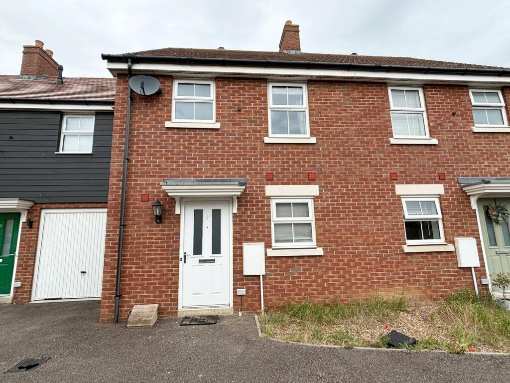 3 bed Mid Terraced House for rent in Biggleswade. From Country Properties - Royston