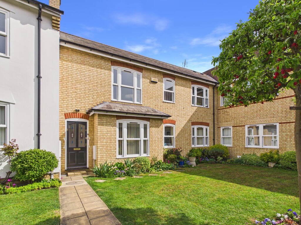 2 bed Apartment for rent in Royston. From Country Properties - Royston